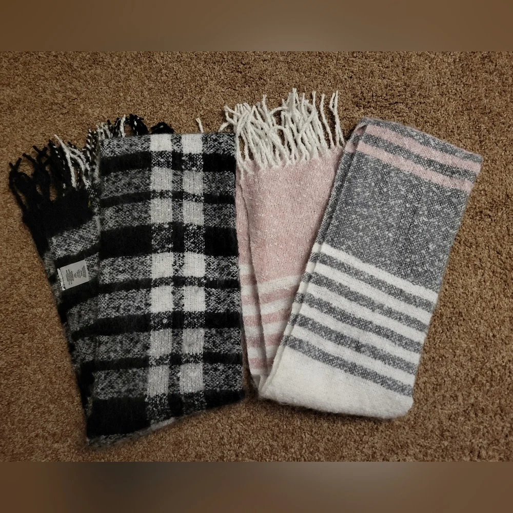 2 Scarves, 1 is black and white, 1 is pink, gray and white - Picture 2 of 7